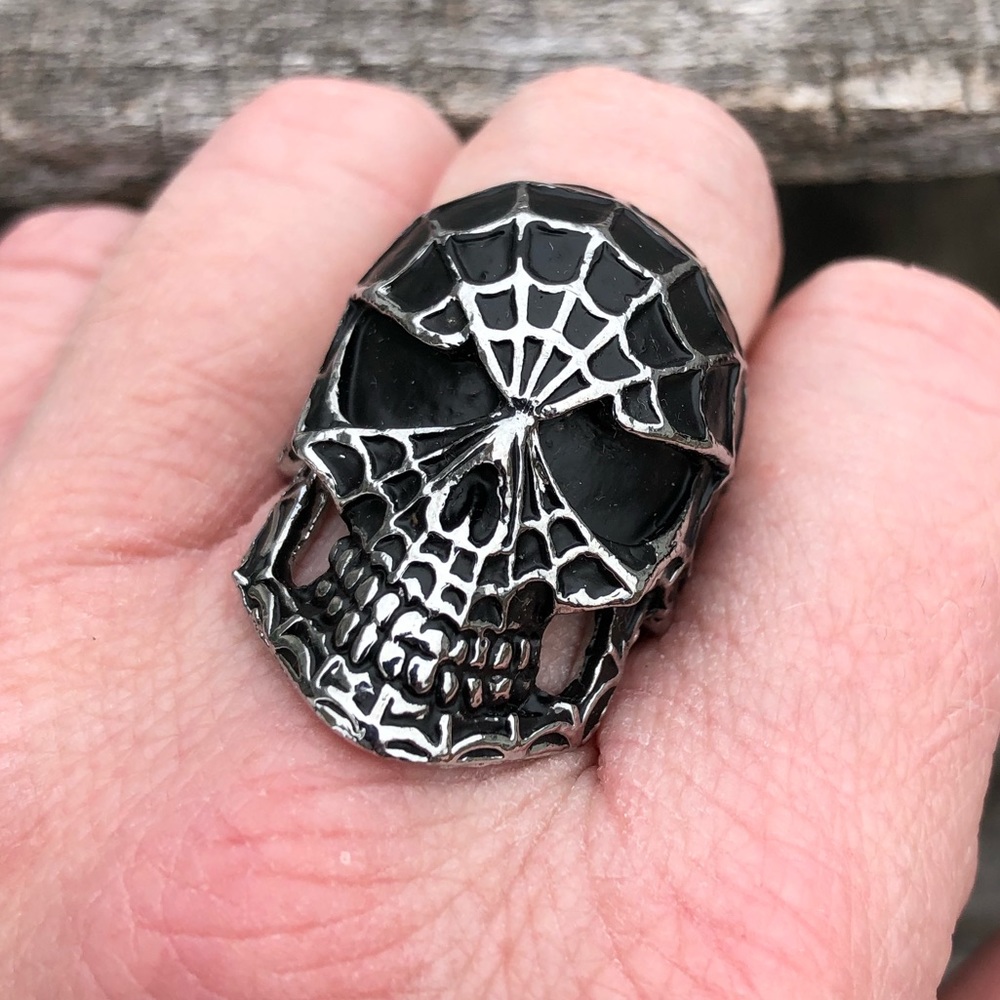 - Skull Statement Web Black & Silver Ring! NEW!